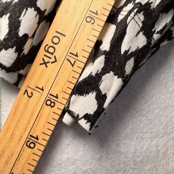 Chico’s Cheetah Print Tunic Top Women’s 2 Soft Stretchy Tulip Hem - Picture 7 of 10